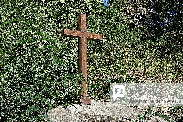 Schönes Holzkreuz im Freien. Galicien  Spanien. Christentum oder Religion Konzept