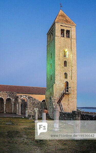 Glockenturm in der Altstadt von Rab Kroatien