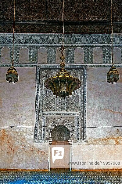 Mihrab in der Cherratine Madrasa  Nische  die die Qibla anzeigt  die Richtung der Kaaba in Mekka in der Stadt Fes  Fez  Fez Meknes  Marokko  Afrika