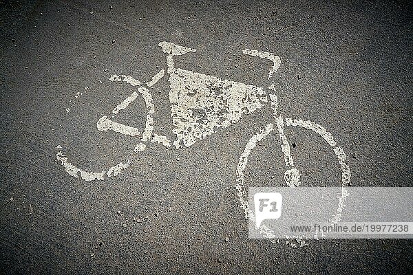 Hinweis auf einen Fahrradweg in der Stadt Porec in Kroatien
