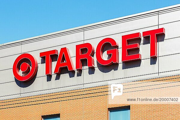 Target Logo an einer Filiale des Discounter Supermarkt Laden Geschäft in Chicago  USA  Nordamerika