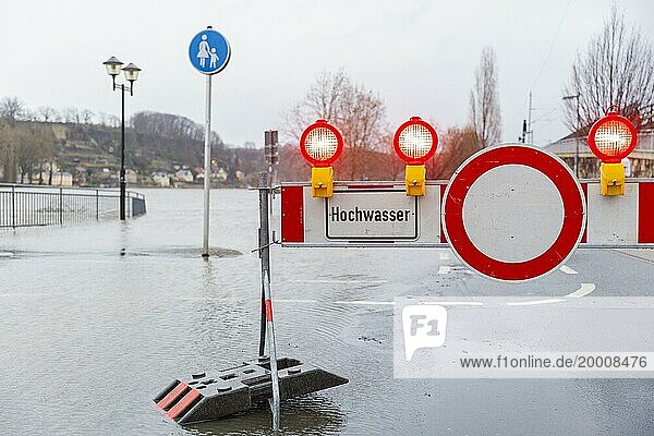 Elbehochwasser  der Elberadweg und die Uferstrassen von Pirna sind überflutet.  Pirna  Sachsen  Deutschland  Europa