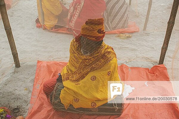 Devotees offer prayers at a tent city on the eve of consecration ceremony of the Ram temple  in Ayodhya  Uttar Pradesh  India on 22 January 2024