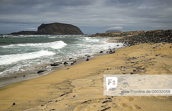 Naturschutzgebiet der Insel Montana Clara von der Insel Graciosa aus  Lanzarote  Kanarische Inseln  Spanien  Europa