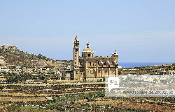 Romanische Architektur der Basilika  Ta Pinu  Gozo  Maltas nationaler Wallfahrtsort der Jungfrau Maria