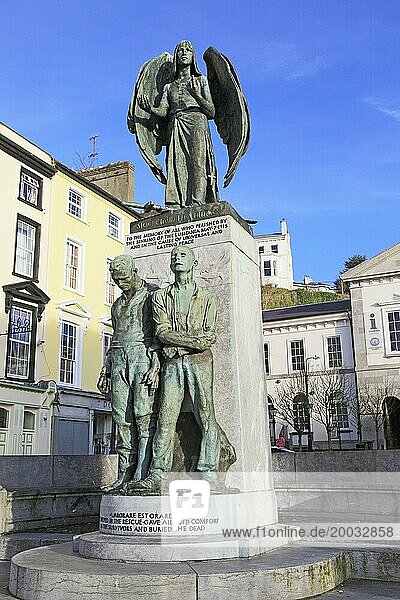 Lusitania Denkmal  entworfen von Jerome Connor  Cobh  Grafschaft Cork  Irland  Irische Republik  Europa