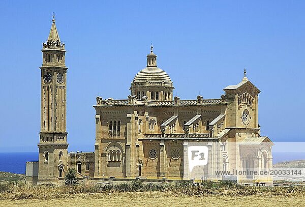 Romanische Architektur der Basilika  Ta Pinu  Gozo  Maltas nationaler Wallfahrtsort der Jungfrau Maria