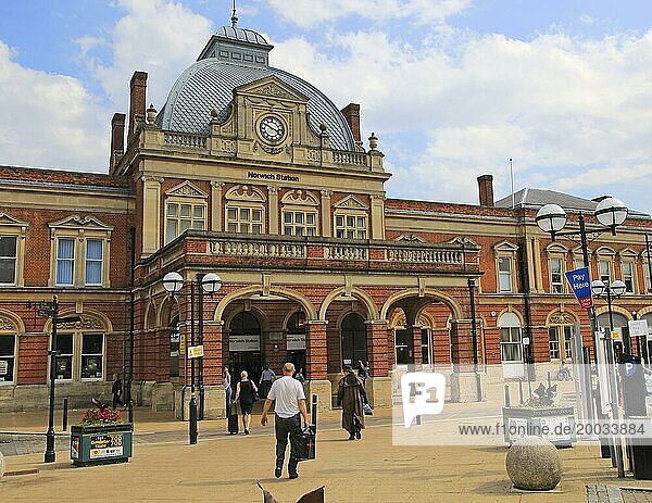 Historisches Gebäude Bahnhof außen  Norwich  Norfolk  England  UK