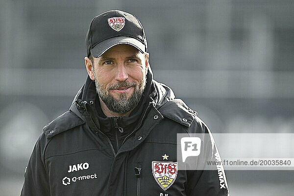 Trainer Coach Sebastian Hoeneß VfB Stuttgart  Portrait  lächelt  Stuttgart  Baden-Württemberg  Deutschland  Europa