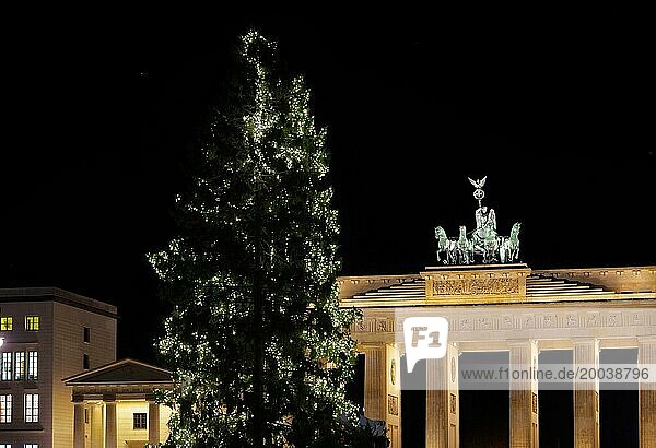 Berlin Brandenburger Tor Weihnachten  Berlin Brandenburg Gate christmas 02