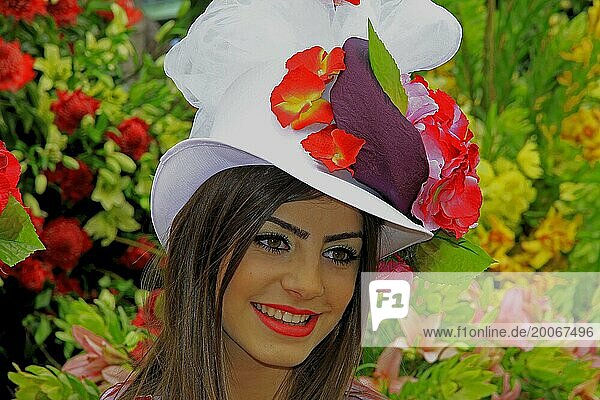 Portrait Frau  Blumen  Blütenpracht  Blumenfest  Funchal  Insel Madeira