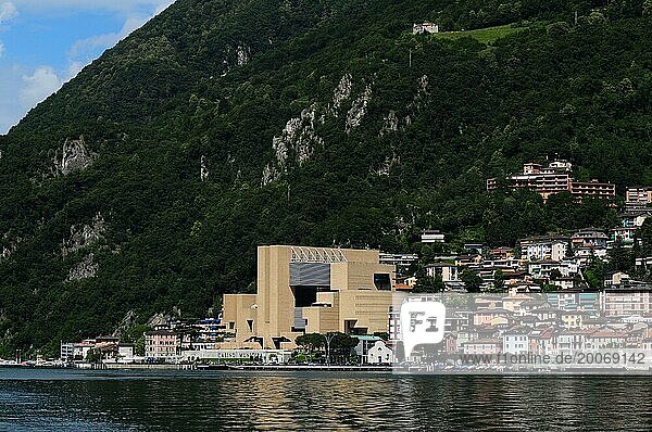 Schifffahrt auf dem Lago Maggiore im Tessin zum Casino in Campione  dem grössten Casino Europas