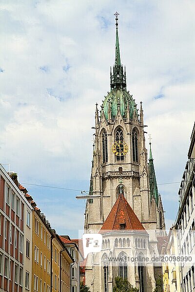 Teilansicht der historischen Paulskirche in München