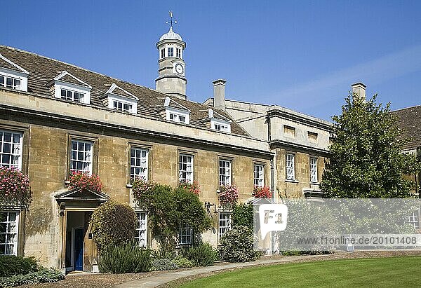 Historisches Gebäude und Rasenfläche des First Court  Christ's College  Universität Cambridge  England  Großbritannien  Europa