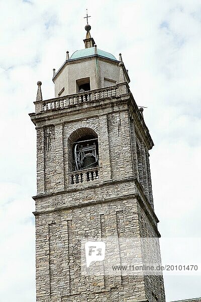 Historischer Kirchturm in Como  Italien  Europa