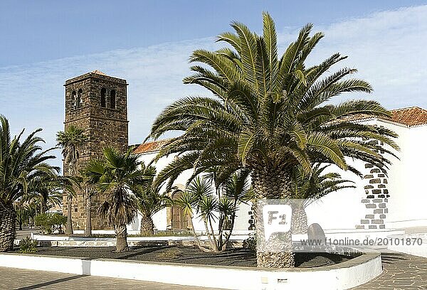 Historische Kirche im Dorf Oliva  Fuerteventura  Kanarische Inseln  Spanien  Europa