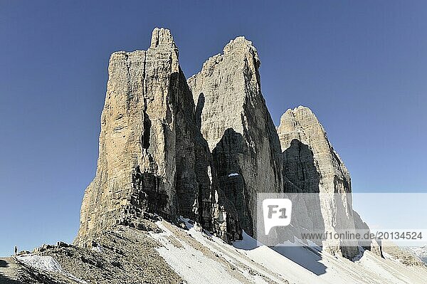 Drei Zinnen im Hochpustertal  aus Richtung Dreizinnenhütte  Sexten  Sextener Dolomiten  Südtirol  Italien  Europa