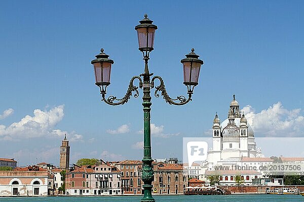 Ansicht der berühmten Stadt Venedig in der Lagune von Venedig  Italien  Europa