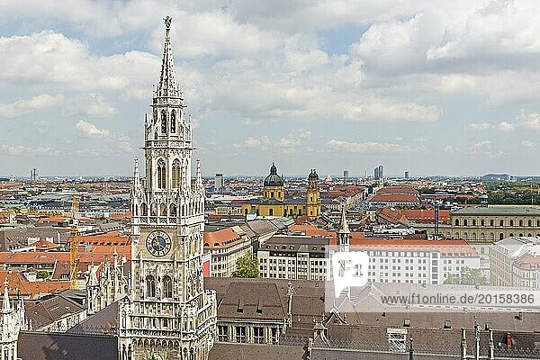 Blick über München Richtung Norden  neues Rathaus im Vordergrund