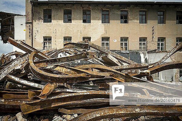 Large rusty steel beams for recycling
