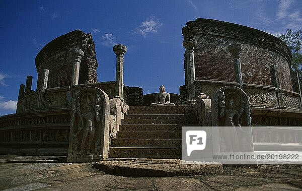 Temple ruins  ancient royal city of Polonnaruwa  island of Sri Lanka