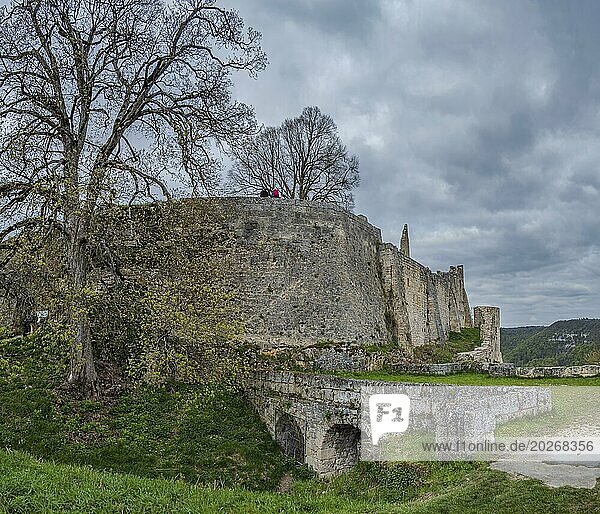 Ruine der mittelalterlichen Burg Hohenurach, Bad Urach, Schwäbische Alb ...