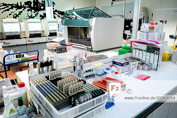 Technical platform of the Inovie 34 laboratory . Biochemistry bench.