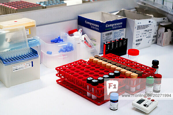 Technical platform of the Inovie 34 laboratory . Biochemistry bench.