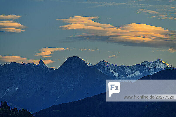Austria  Tyrol  View towards Zsigmondyspitze and Grosser Moseler at dusk