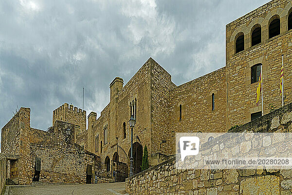 Burg  Castillo  Torre Castillo  Parador de Tortosa  Eingang