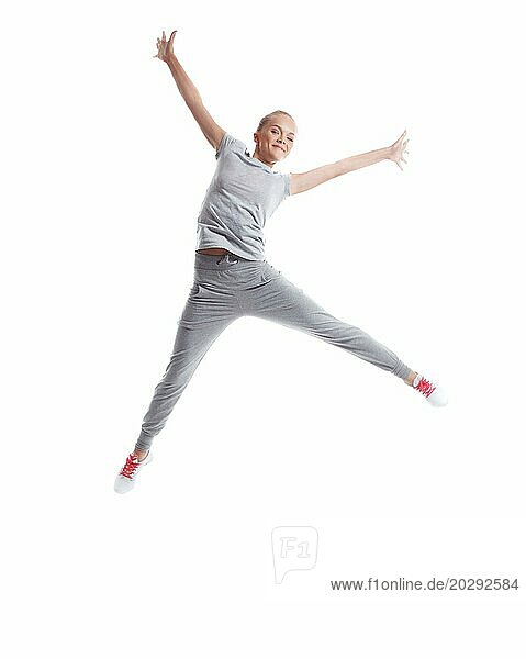 Bild von freudigen schlankes Mädchen posiert im Sprung  vor weißem Hintergrund