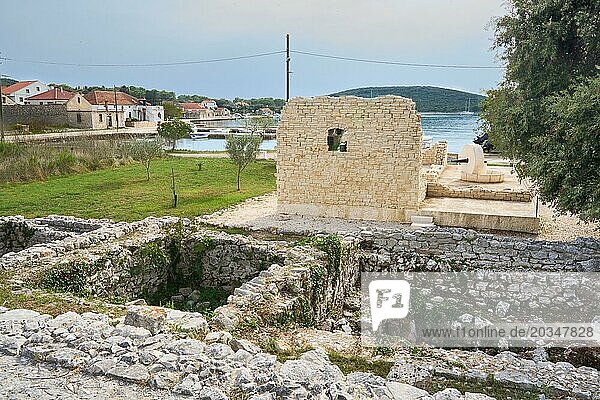 Archaeological site with the remains of an old oil mill from the 1st century  where the famous Liburnian olive oil was produced  behind a replica of a Roman oil mill  in the village of Muline  island of Ugljan  Dalmatia  Croatia  Europe