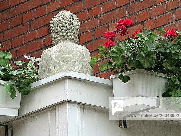 Buddha from behind on a balcony in Rinteln