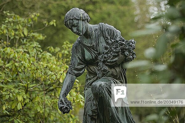 Bronze female figure  mourning figure  symbol of death  North Cemetery  Wiesbaden  Hesse  Germany  Europe