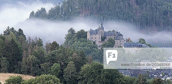 View of Lauenstein Castle with morning fog  Ludwigsstadt  Upper Franconia  Bavaria  Germany  Europe