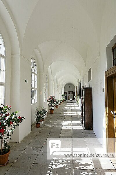 Innenansicht  Kreuzgang  Benediktinerkloster Rajhrad  Loucka  Rajhrad  Jihomoravsky kraj  Tschechien  Europa