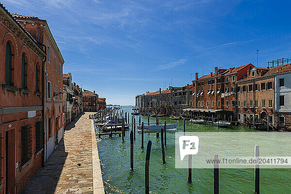 & Vintage,34825701HighRes,Bacino Di San Marco,Canal life,Color