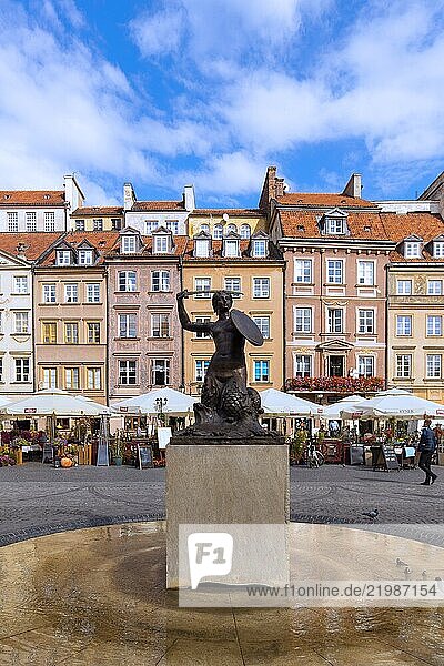 The statue of the Mermaid  Rynek (Old Market Place)  UNESCO World Heritage Site  Warsaw  Poland  Europe