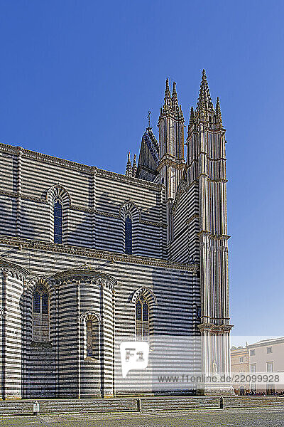 Dom  Duomo di Orvieto  Seitenansicht