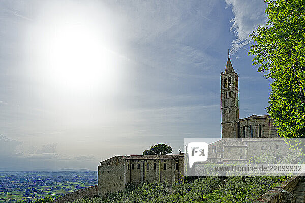 Kirche  Basilica di Santa Chiara  Landschaft