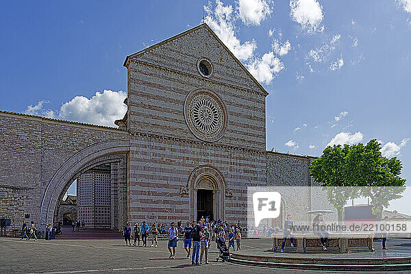 Kirche  Basilica di Santa Chiara