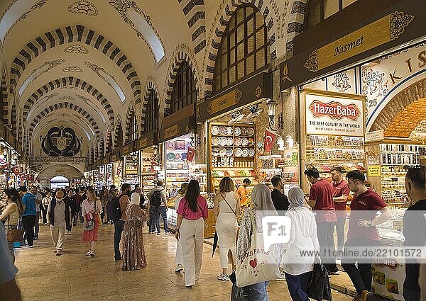 landmark  travel  Europe  Egyptian Market  T?rkiye  Turkey  Spice Bazaar  shopping  Istanbul