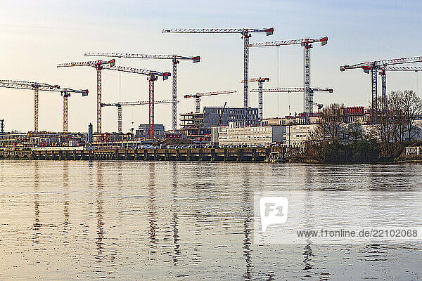 France  Nantes  44  grues sur le chantier du nouveau CHU  mars 2024.