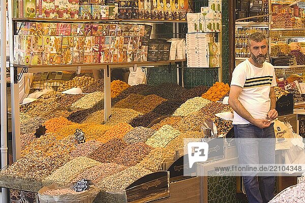 landmark  travel  Europe  Egyptian Market  T?rkiye  Turkey  Spice Bazaar  shopping  Istanbul