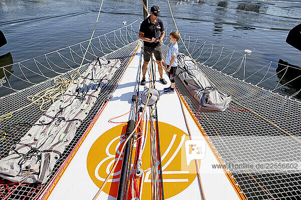 Thomas Coville and the Ultime Class 100 VPLP designed trimaran Sodebo in Rio de Janeiro  Brazil.
Thomas Coville (FRA) and his 31m maxi trimaran Sodebo Ultim’ has successfully broken the solo round the world record  completing the 28400 nm route in 49 days 3 hours 7 minutes and 38 seconds.