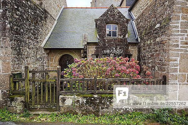 Pont-Croix (Breton: Pontekroaz) is a commune in the Finistère department of Brittany in north-western France.
The town lies about 5 km (3.1 mi) from Audierne on the road to Douarnenez and is connected to Plouhinec by a small  scenic road that passes through the Goyen valley.