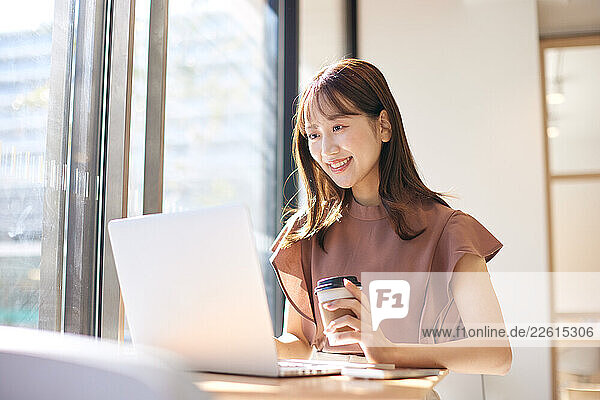 Young Japanese woman at a cafe