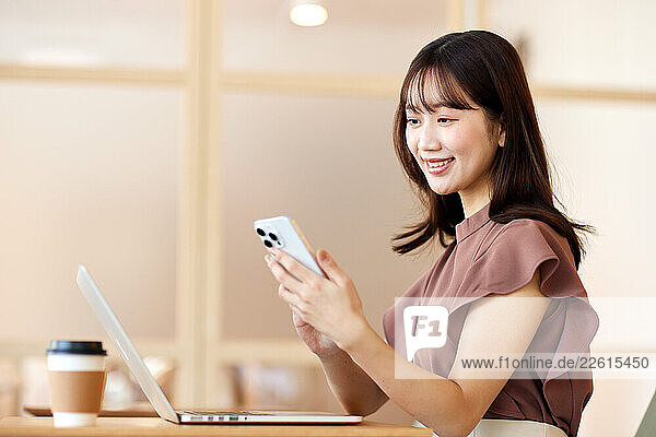 Young Japanese woman at a cafe