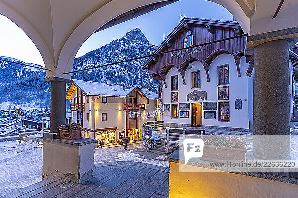 View of Piazza Abbe Henry from Church of Saint Pantalon at dusk  Courmayeur  Aosta Valley  Italian Alps  Italy