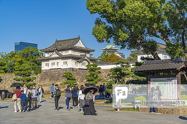 View of Osaka Castle(Osaka-jo) on a sunny day  Chuo Ward  Osaka  Honshu  Japan